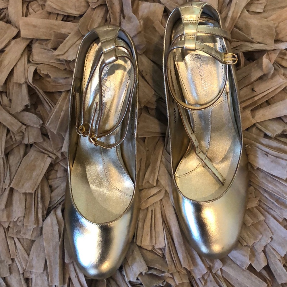 Laura Brandon gold heels